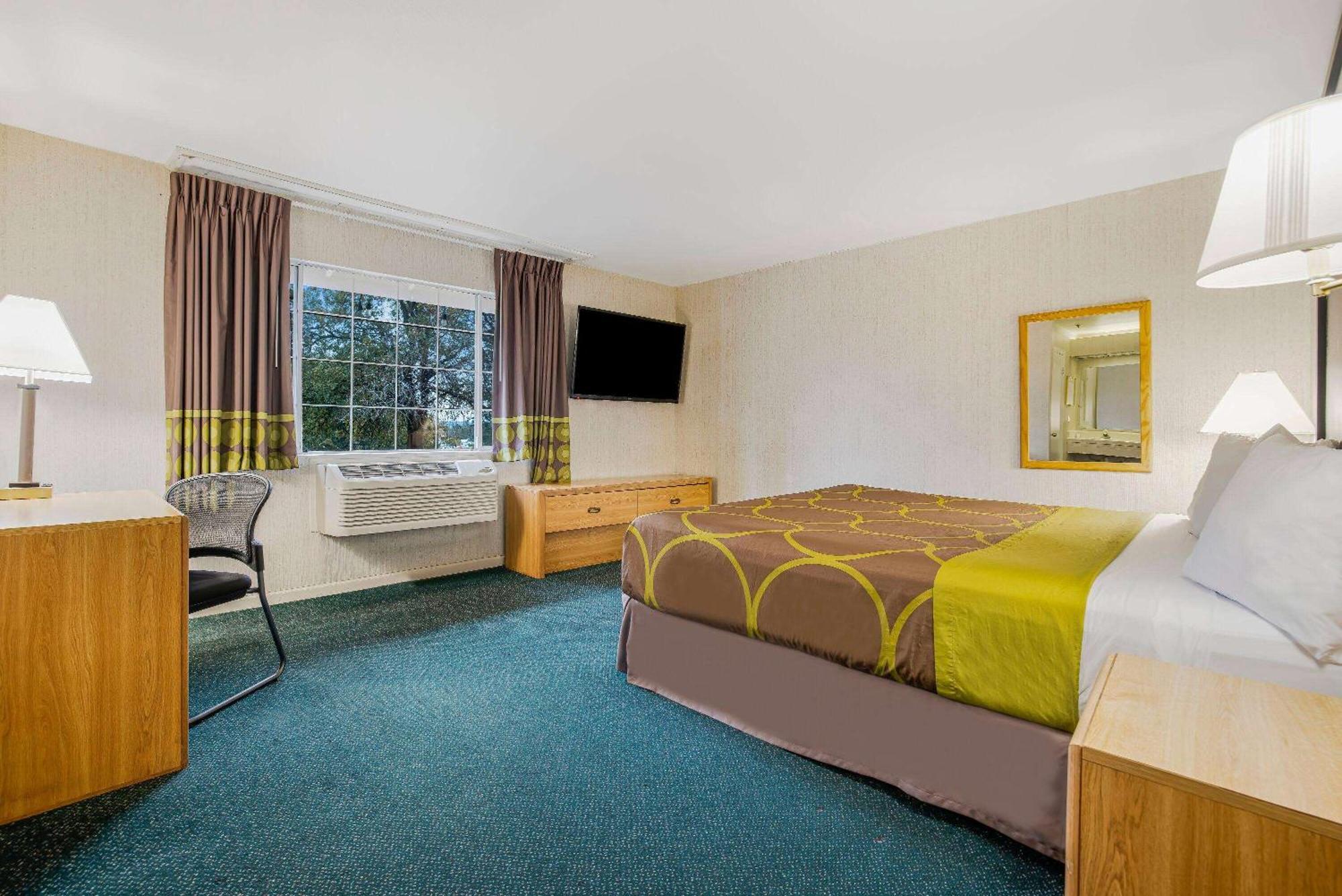 Super 8 By Wyndham Auburn Hotell Exteriör bild
